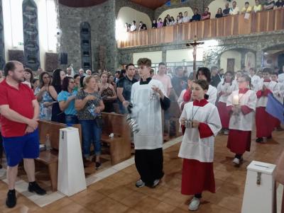 FiÃ©is lotaram o SantuÃ¡rio de Laranjeiras do Sul na abertura das Novenas de Nossa Senhora Aparecida